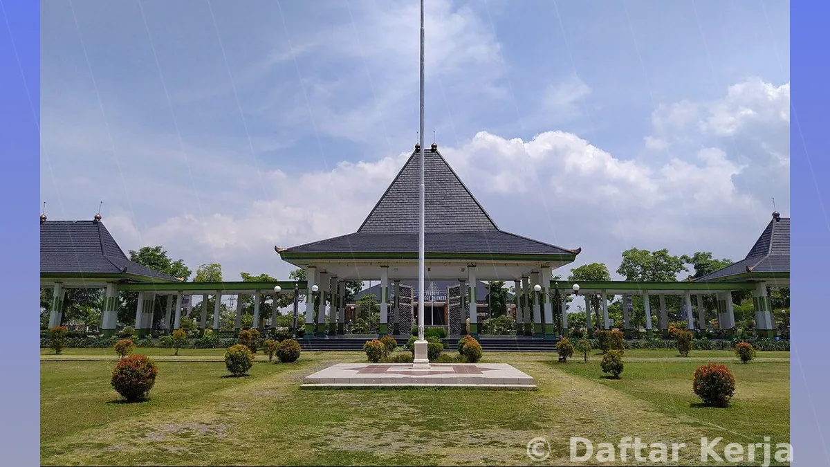 Biaya Hidup di Madiun 2026: Apakah Gaji UMK Madiun Cukup?